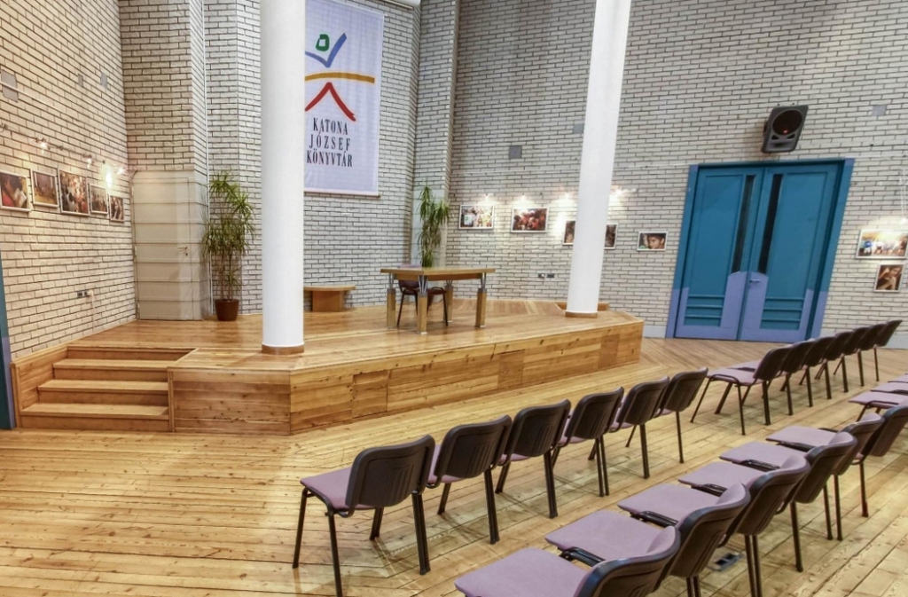 Katona József Könyvtár nagyterem
